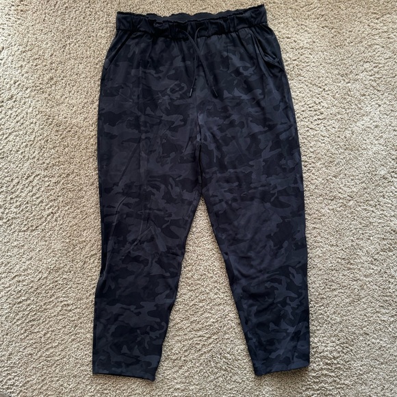 Lululemon | Black Camo Pants | Size 12 - Picture 1 of 4